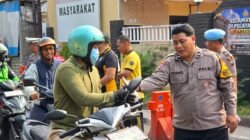 Jumat Berkah Polsek Waru Bagikan 100 Paket Makanan dan Minum untuk Masyarakat
