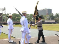 Simbol Estafet Kepemimpinan, Pataka “Bhayangkara Satya Abhiyukta” Diserahkan kepada Irjen Pol Dekananto