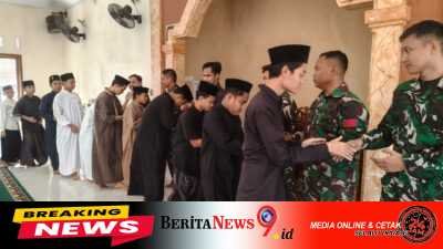 Personel Satgas Yonarmed 19/Bogani Gelar Jumat Berkah di Pondok Pesantren Al-Hazza Sekayam